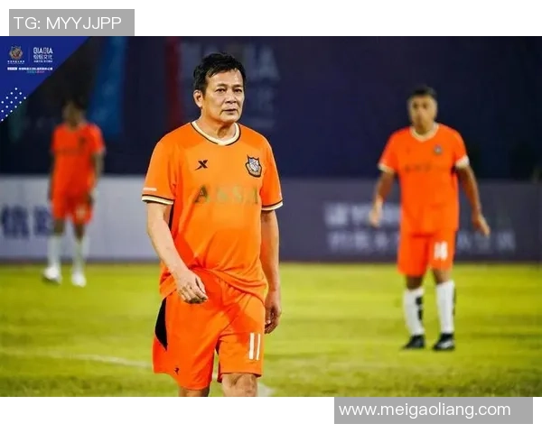 崇拜足球明星的激情与梦想在绿茵场上闪耀着无尽的光辉与荣耀